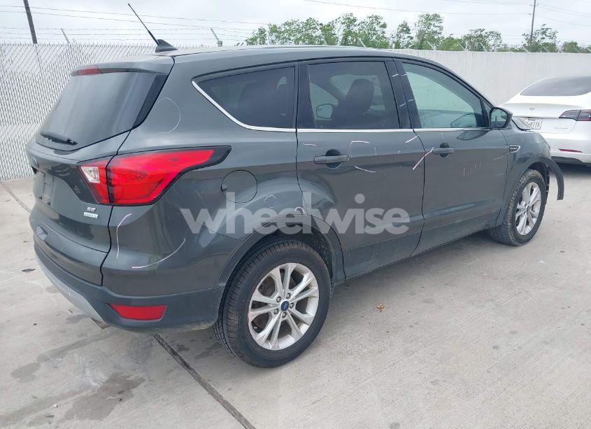 Photo 4 of 2019 Ford Escape SE (VIN 1FMCU0GD0KUA82121)