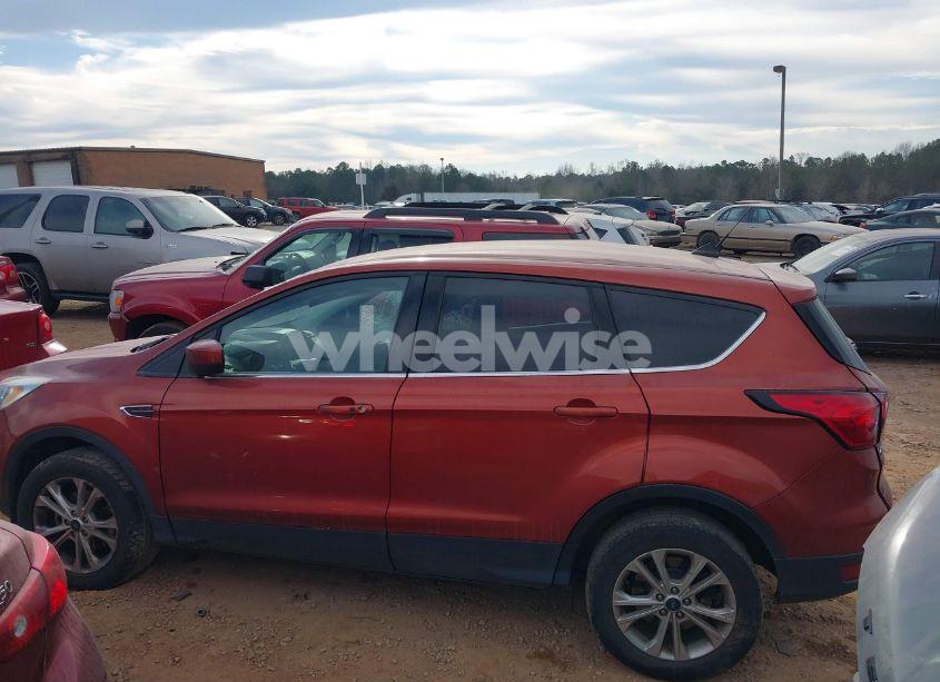 Photo 14 of 2019 Ford Escape SE (VIN 1FMCU0GD0KUA91370)