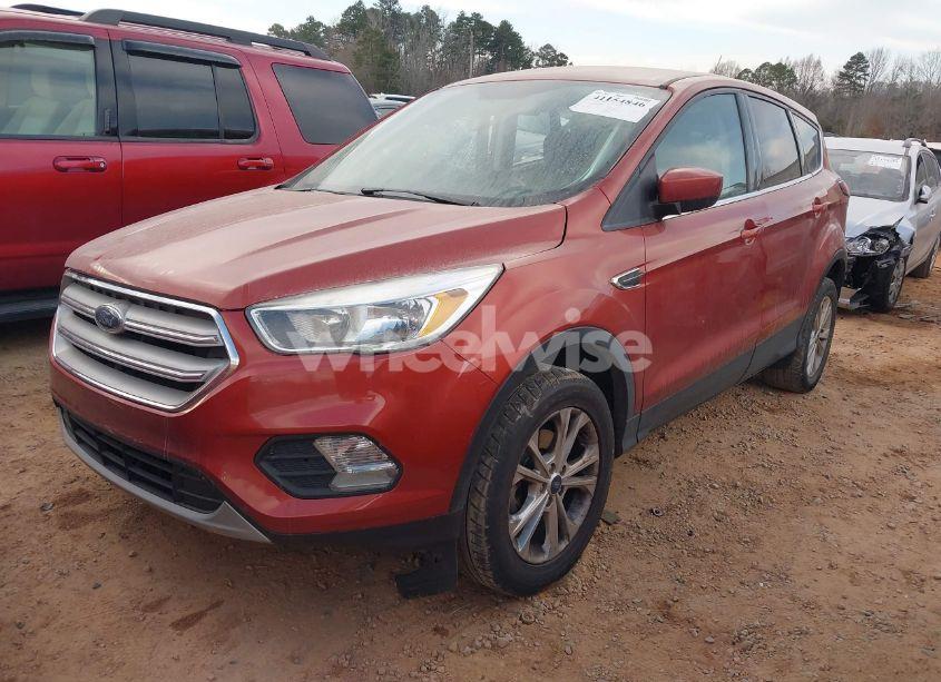 Photo 2 of 2019 Ford Escape SE (VIN 1FMCU0GD0KUA91370)