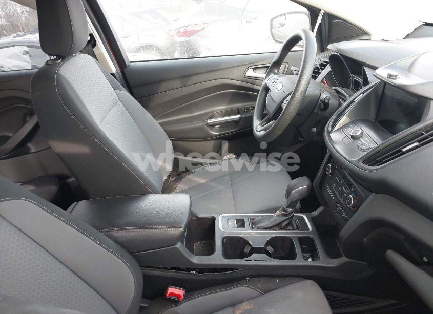 Photo 5 of 2019 Ford Escape SE (VIN 1FMCU0GD0KUA91370)