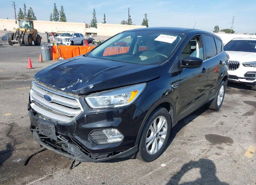 Photo 2 of 2019 Ford Escape SE (VIN 1FMCU0GD0KUB28188)