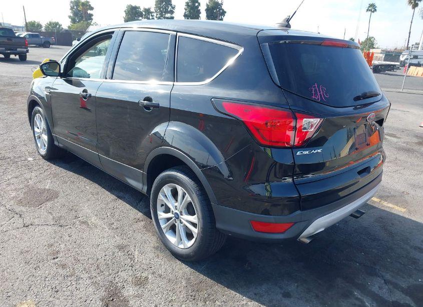 Photo 3 of 2019 Ford Escape SE (VIN 1FMCU0GD0KUB28188)