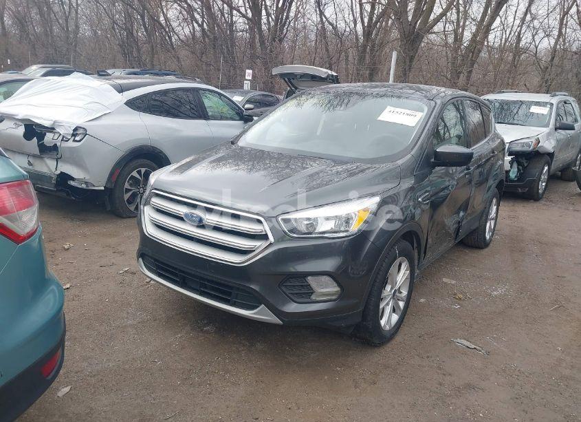 Photo 2 of 2019 Ford Escape SE (VIN 1FMCU0GD0KUB32385)