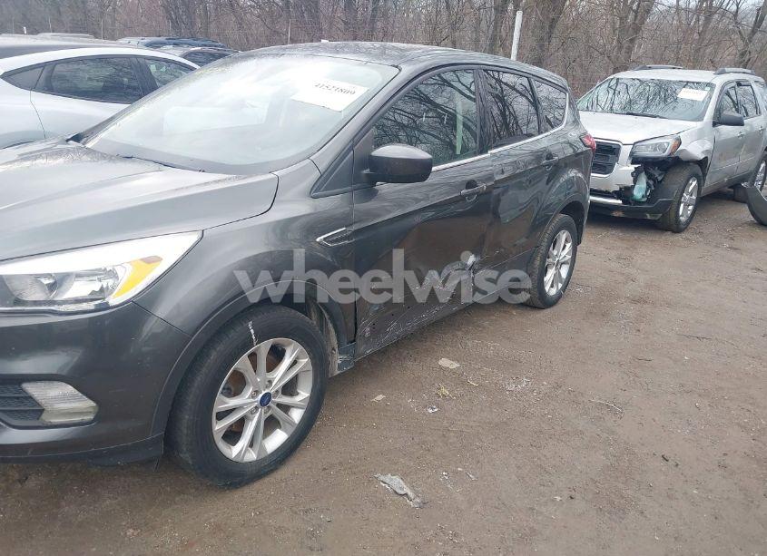 Photo 6 of 2019 Ford Escape SE (VIN 1FMCU0GD0KUB32385)