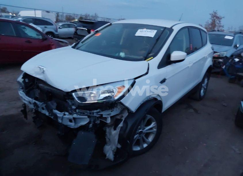 Photo 2 of 2019 Ford Escape SE (VIN 1FMCU0GD0KUB52846)