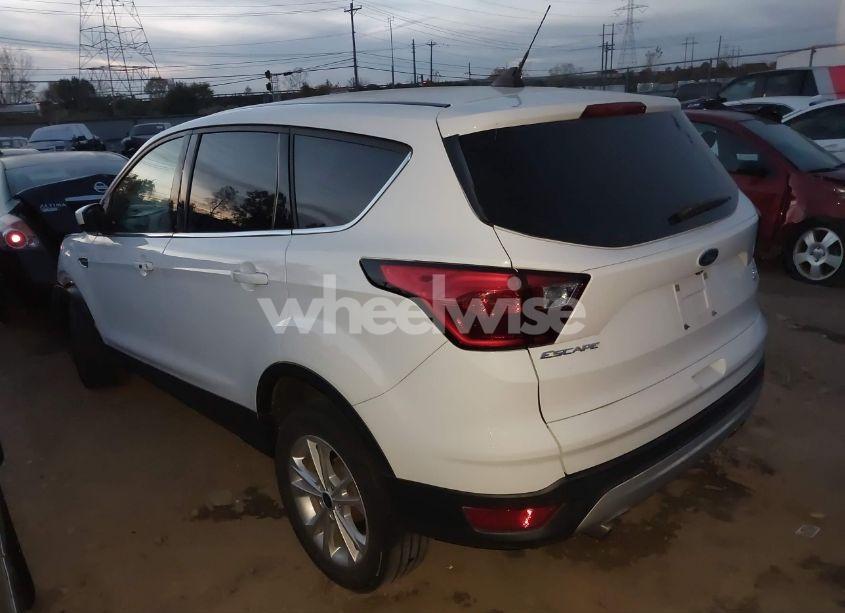Photo 3 of 2019 Ford Escape SE (VIN 1FMCU0GD0KUB52846)