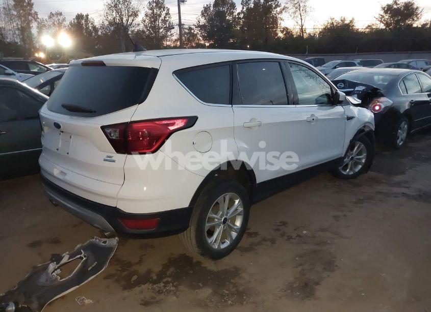 Photo 4 of 2019 Ford Escape SE (VIN 1FMCU0GD0KUB52846)