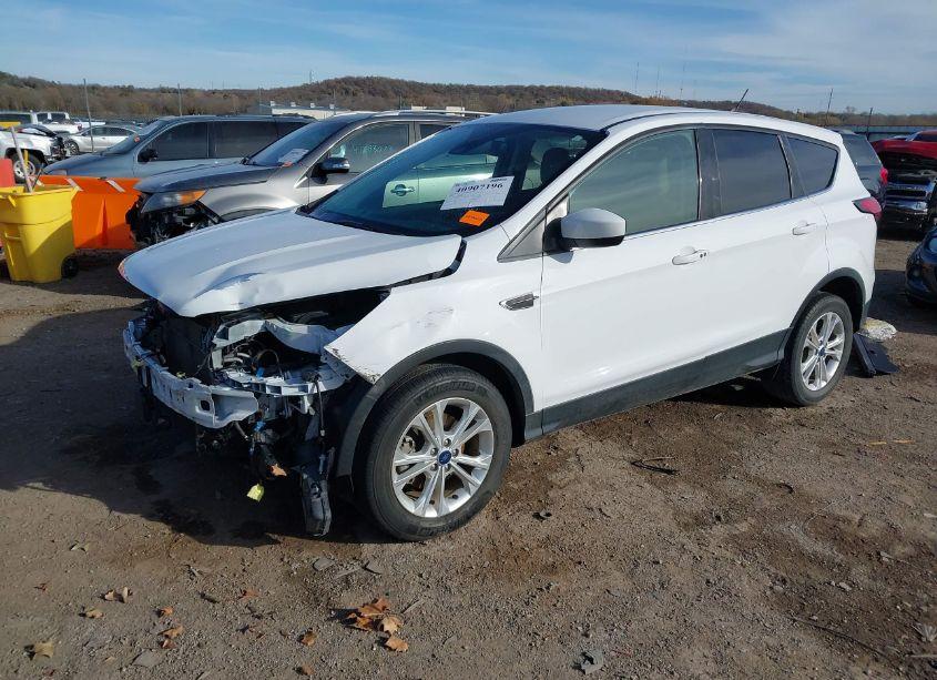 Photo 2 of 2019 Ford Escape SE (VIN 1FMCU0GD0KUB65046)