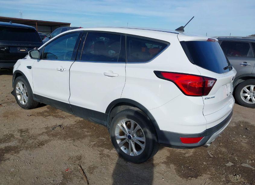 Photo 3 of 2019 Ford Escape SE (VIN 1FMCU0GD0KUB65046)