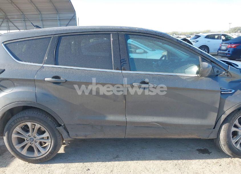 Photo 13 of 2019 Ford Escape SE (VIN 1FMCU0GD0KUB65466)