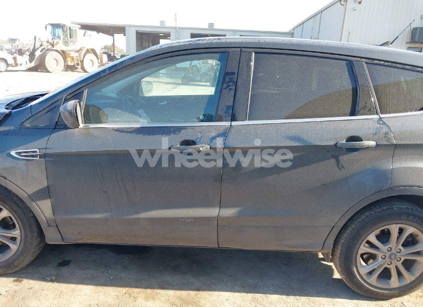 Photo 14 of 2019 Ford Escape SE (VIN 1FMCU0GD0KUB65466)
