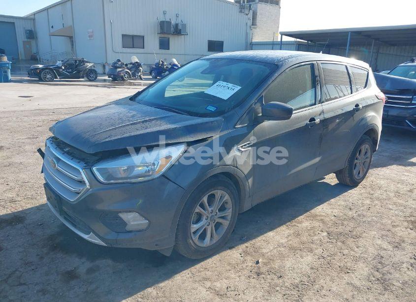 Photo 2 of 2019 Ford Escape SE (VIN 1FMCU0GD0KUB65466)