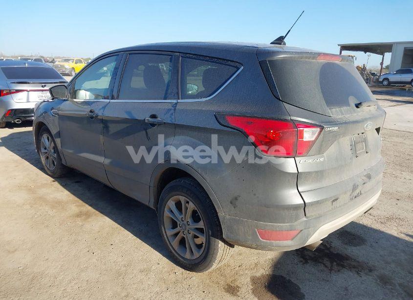 Photo 3 of 2019 Ford Escape SE (VIN 1FMCU0GD0KUB65466)