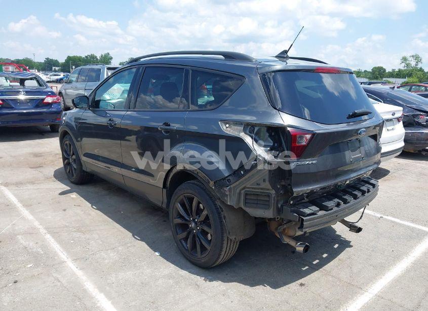 Photo 3 of 2019 Ford Escape SE (VIN 1FMCU0GD0KUB74569)
