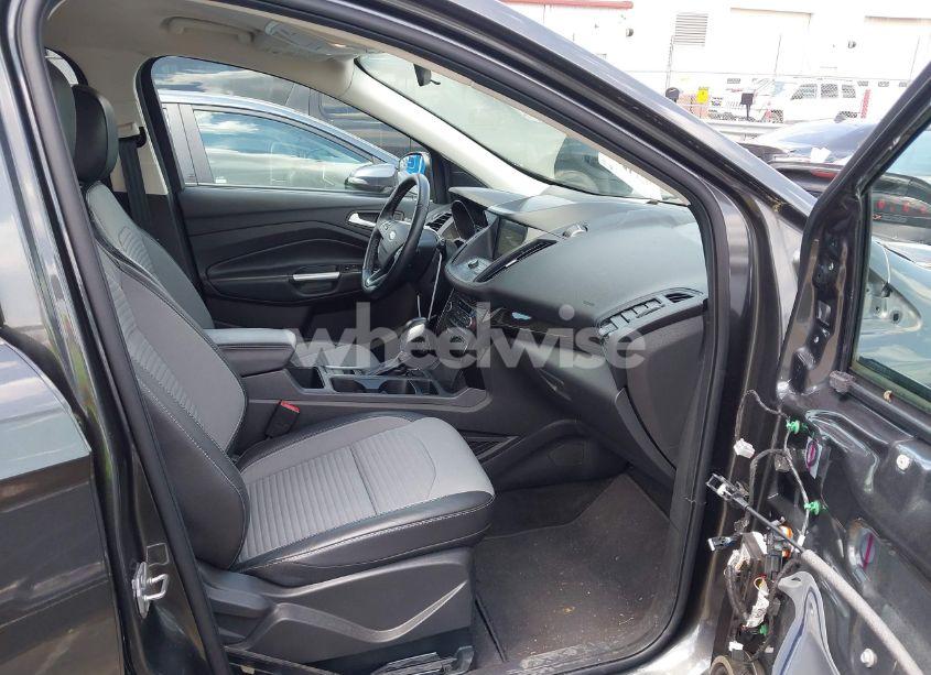 Photo 5 of 2019 Ford Escape SE (VIN 1FMCU0GD0KUB74569)