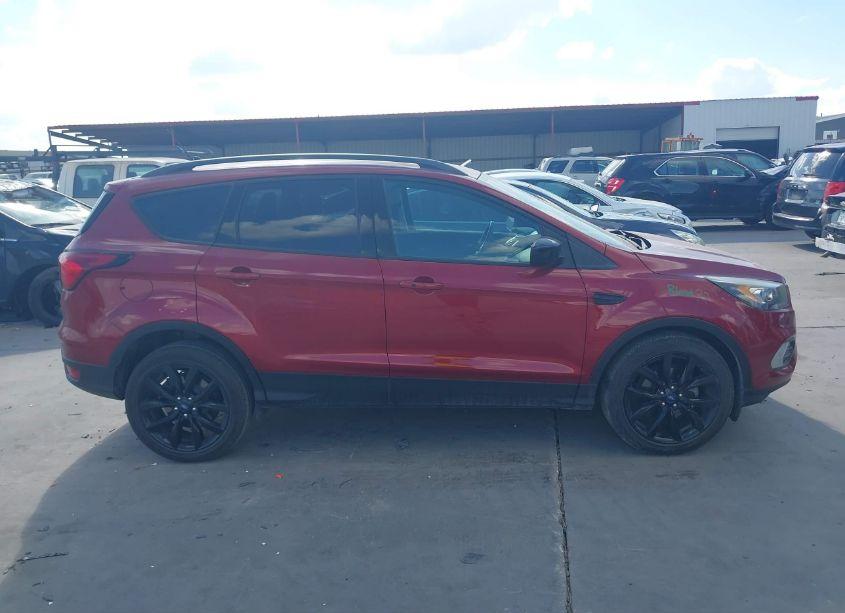 Photo 13 of 2019 Ford Escape SE (VIN 1FMCU0GD0KUC02466)