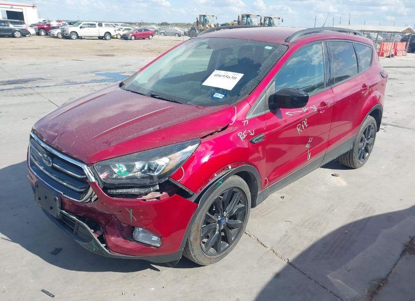 Photo 2 of 2019 Ford Escape SE (VIN 1FMCU0GD0KUC02466)