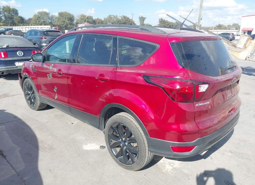 Photo 3 of 2019 Ford Escape SE (VIN 1FMCU0GD0KUC02466)