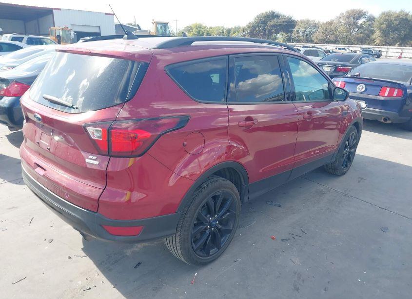 Photo 4 of 2019 Ford Escape SE (VIN 1FMCU0GD0KUC02466)