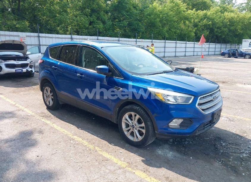 2017 Ford Escape SE (VIN 1FMCU0GD1HUB07438) main photo