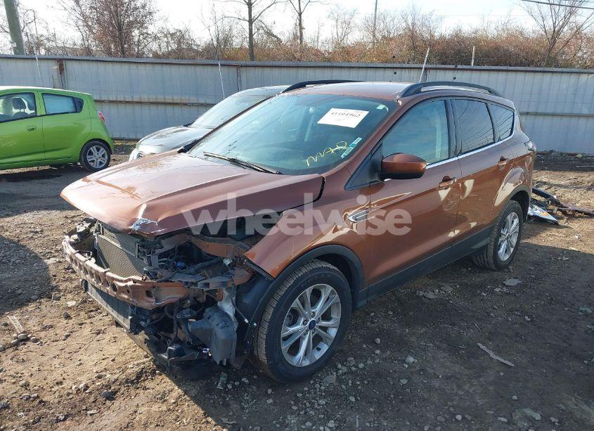 Photo 2 of 2017 Ford Escape SE (VIN 1FMCU0GD1HUB40469)