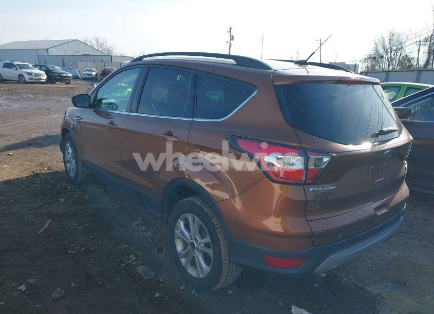 Photo 3 of 2017 Ford Escape SE (VIN 1FMCU0GD1HUB40469)