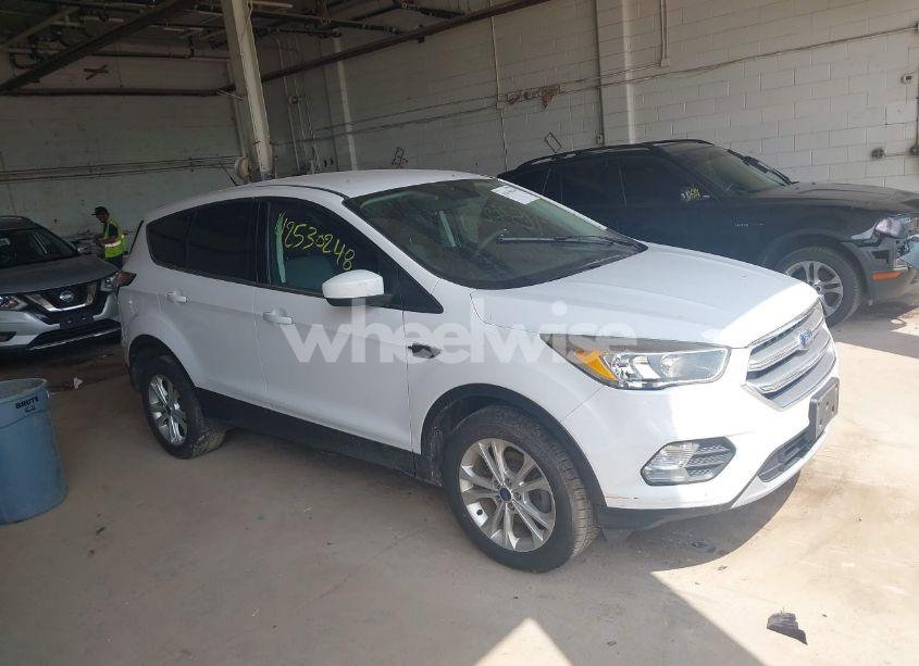 2017 Ford Escape SE (VIN 1FMCU0GD1HUB44215) main photo