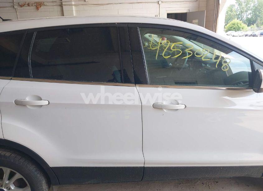 Photo 13 of 2017 Ford Escape SE (VIN 1FMCU0GD1HUB44215)