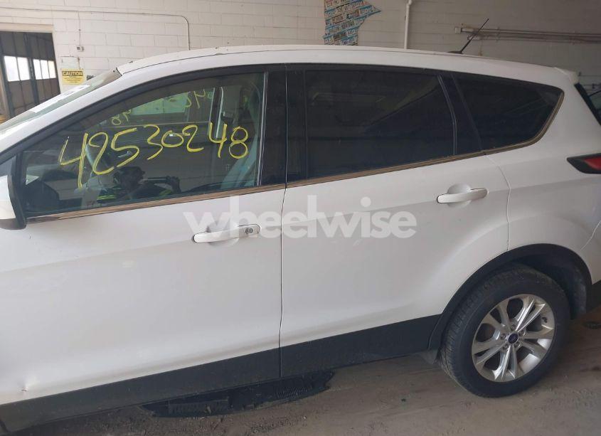 Photo 14 of 2017 Ford Escape SE (VIN 1FMCU0GD1HUB44215)