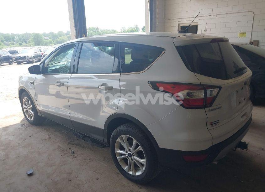 Photo 3 of 2017 Ford Escape SE (VIN 1FMCU0GD1HUB44215)