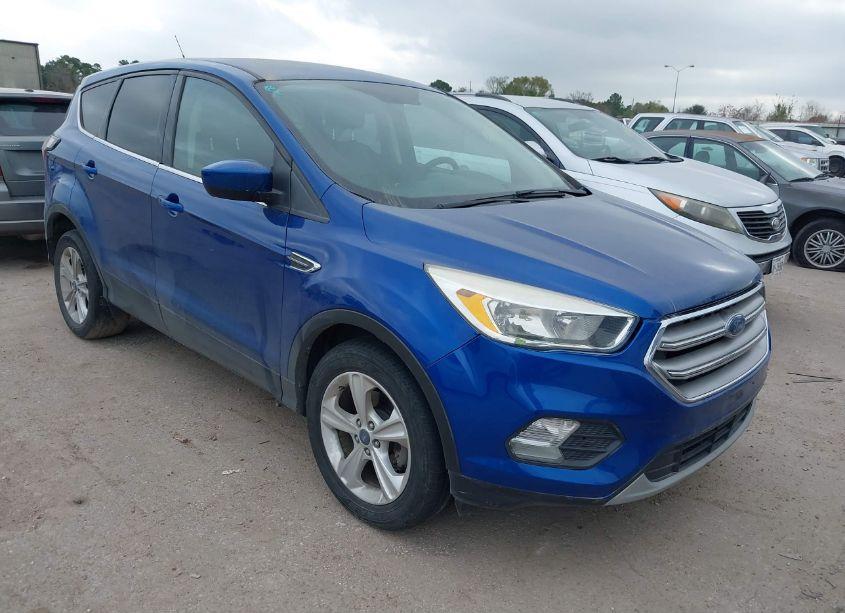 2017 Ford Escape SE (VIN 1FMCU0GD1HUC00797) main photo