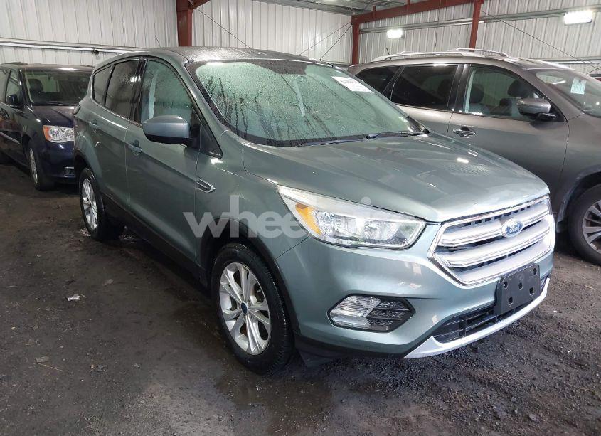 2017 Ford Escape SE (VIN 1FMCU0GD1HUD25055) main photo