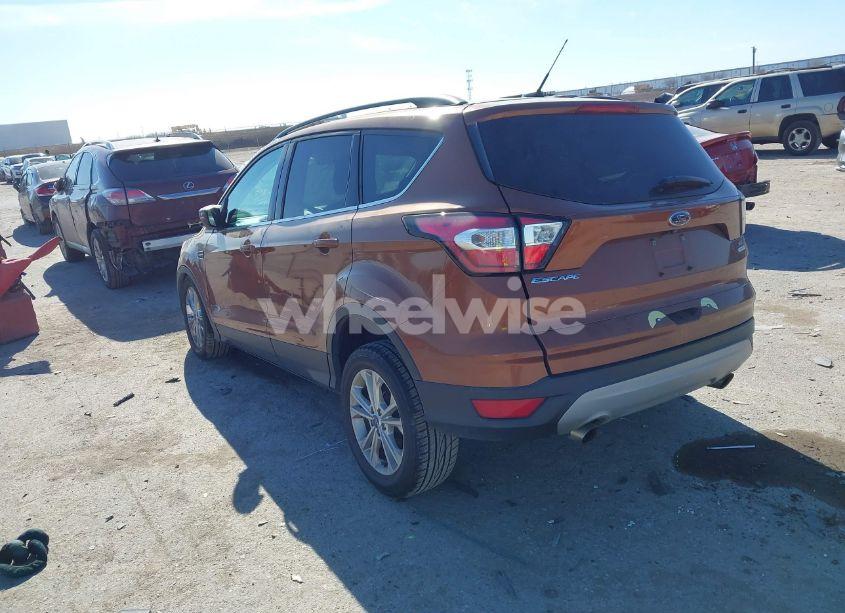 Photo 3 of 2017 Ford Escape SE (VIN 1FMCU0GD1HUD53129)