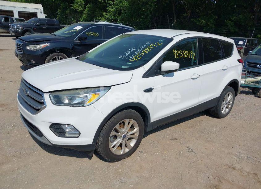 Photo 2 of 2017 Ford Escape SE (VIN 1FMCU0GD1HUE22370)