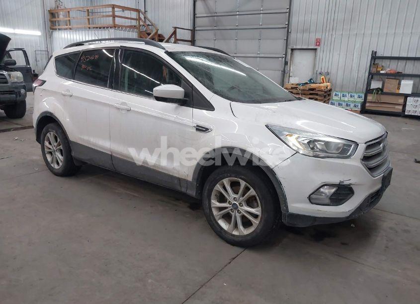2017 Ford Escape SE (VIN 1FMCU0GD1HUE36513) main photo