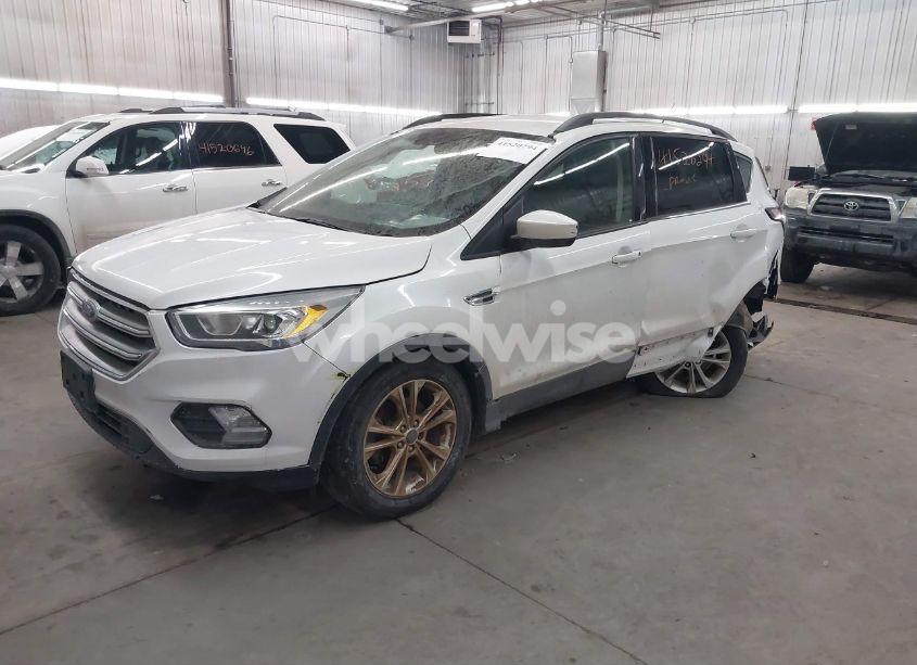 Photo 2 of 2017 Ford Escape SE (VIN 1FMCU0GD1HUE36513)