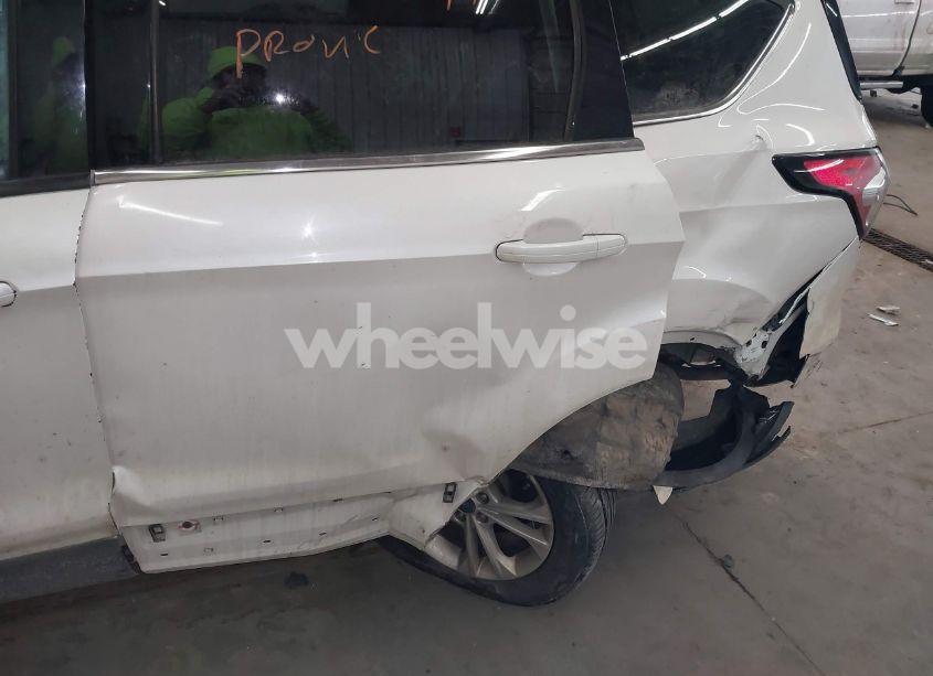 Photo 6 of 2017 Ford Escape SE (VIN 1FMCU0GD1HUE36513)