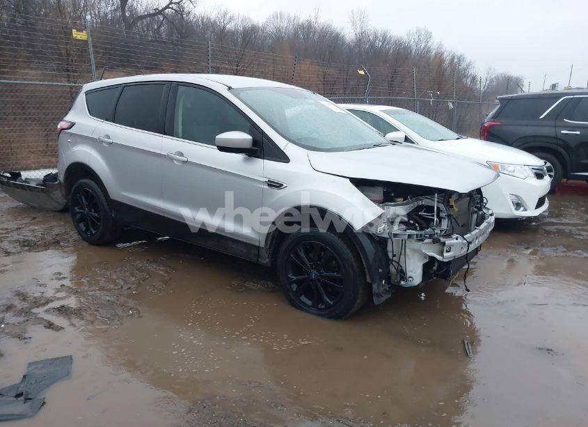 2017 Ford Escape SE (VIN 1FMCU0GD1HUE39735) main photo