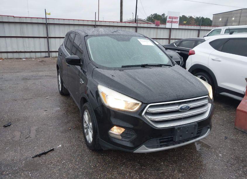 2017 Ford Escape SE (VIN 1FMCU0GD1HUE40139) main photo