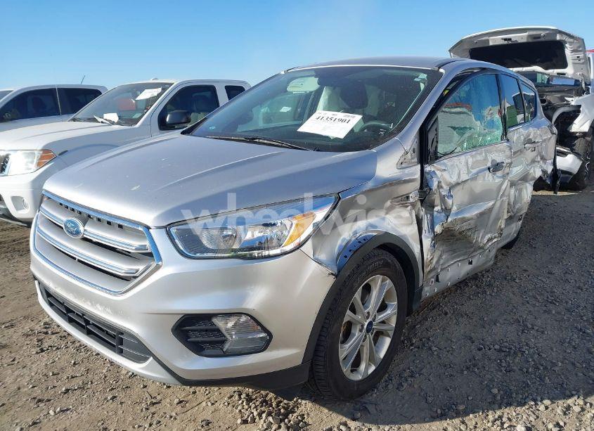 Photo 2 of 2017 Ford Escape SE (VIN 1FMCU0GD1HUF05782)