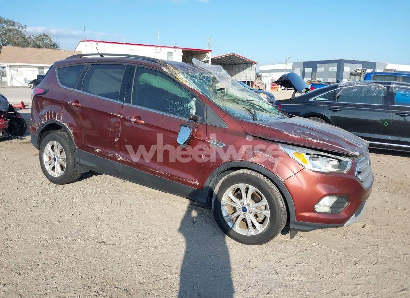 2018 Ford Escape SE (VIN 1FMCU0GD1JUB04786) main photo