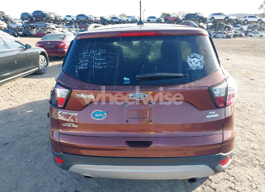 Photo 16 of 2018 Ford Escape SE (VIN 1FMCU0GD1JUB04786)