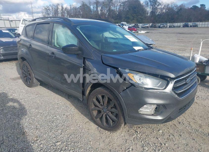 2018 Ford Escape SE (VIN 1FMCU0GD1JUB35455) main photo
