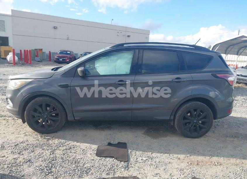 Photo 14 of 2018 Ford Escape SE (VIN 1FMCU0GD1JUB35455)