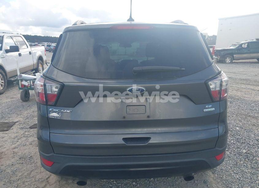 Photo 16 of 2018 Ford Escape SE (VIN 1FMCU0GD1JUB35455)