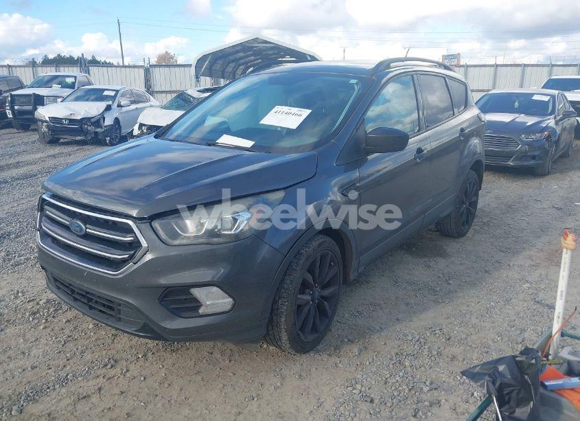 Photo 2 of 2018 Ford Escape SE (VIN 1FMCU0GD1JUB35455)