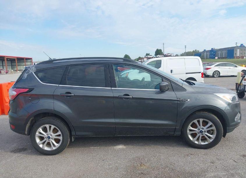 Photo 13 of 2018 Ford Escape SE (VIN 1FMCU0GD1JUB43037)