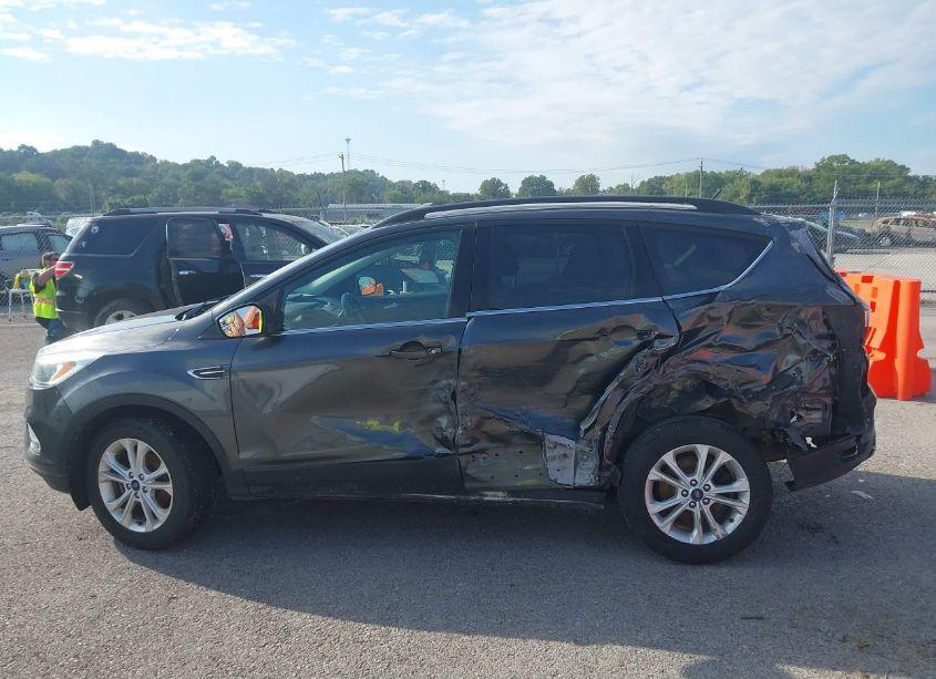 Photo 14 of 2018 Ford Escape SE (VIN 1FMCU0GD1JUB43037)