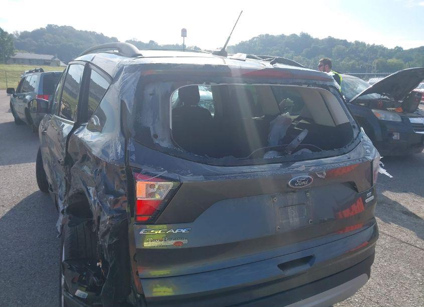 Photo 17 of 2018 Ford Escape SE (VIN 1FMCU0GD1JUB43037)