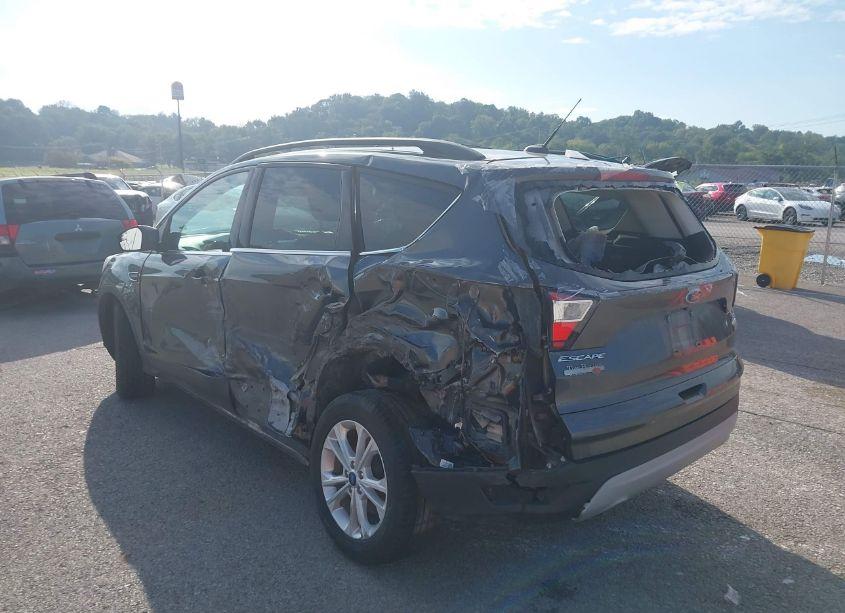 Photo 3 of 2018 Ford Escape SE (VIN 1FMCU0GD1JUB43037)